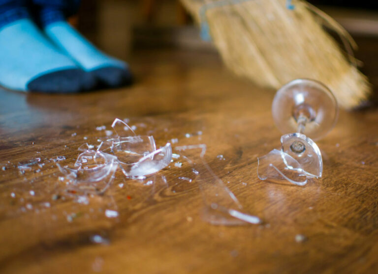 What is the spiritual meaning of glass breaking